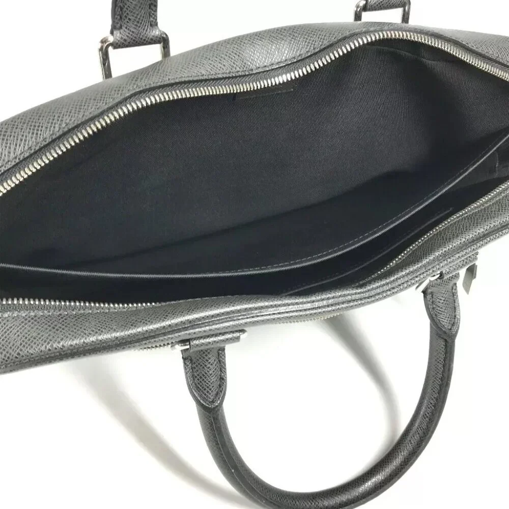 LOUIS VUITTON M30643 Taiga PDV Business bag Taiga Leather Black